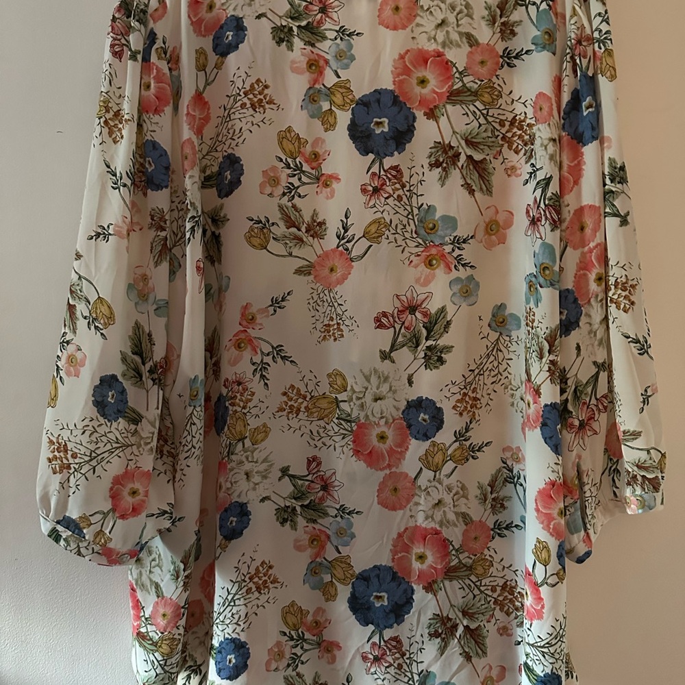 Rose & Olive Multicolor Floral Blouse - Picture 5 of 7